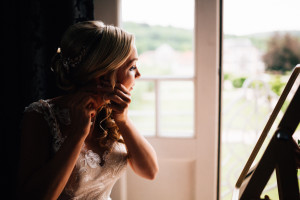 Elegantes Glück im Staatsbad Bad Brückenau Hochzeitsfotograf Staatsbad Bad Brückenau Hochzeit Kassel Reportage Storytelling Inka Englisch Photography Villa Schwan Getting Ready