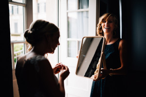 Elegantes Glück im Staatsbad Bad Brückenau Hochzeitsfotograf Staatsbad Bad Brückenau Hochzeit Kassel Reportage Storytelling Inka Englisch Photography Villa Schwan Getting Ready