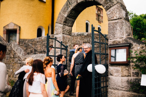 Elegantes Glück im Staatsbad Bad Brückenau Hochzeitsfotograf Staatsbad Bad Brückenau Hochzeit Kassel Reportage Storytelling Inka Englisch Photography Kirche Trauung