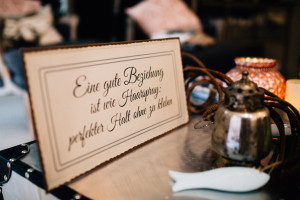 Elegantes Glück im Staatsbad Bad Brückenau Hochzeitsfotograf Staatsbad Bad Brückenau Hochzeit Kassel Reportage Storytelling Inka Englisch Photography Friseur Kehm