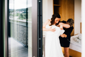 Freie Hochzeit im Kloster Haydau Hochzeitsfotografie Kassel Morschen Hochzeitsfotograf Wedding Photographer Ganztagesreportage freie Trauung Sora Getting Ready