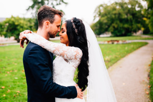 Von Norwegen nach Kassel, um zu heiraten Hochzeitsfotograf Kassel Bergpark WilhelmshöheOrangerie Inka Englisch Photography Hochzeitsreportage Aue Wedding Photographer Lifestyle Storytelling Schlosskapelle Herbst Portraits Brautpaar Shooting