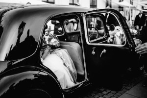 Von Norwegen nach Kassel, um zu heiraten Hochzeitsfotograf Kassel Bergpark WilhelmshöheOrangerie Inka Englisch Photography Hochzeitsreportage Aue Wedding Photographer Lifestyle Storytelling Schlosskapelle Herbst Portraits Brautpaar Orangerie Feier Empfang