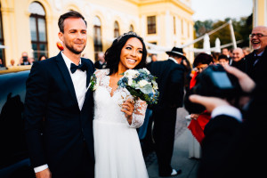 Von Norwegen nach Kassel, um zu heiraten Hochzeitsfotograf Kassel Bergpark WilhelmshöheOrangerie Inka Englisch Photography Hochzeitsreportage Aue Wedding Photographer Lifestyle Storytelling Schlosskapelle Herbst Portraits Brautpaar Orangerie Feier Empfang