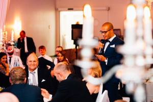 Von Norwegen nach Kassel, um zu heiraten Hochzeitsfotograf Kassel Bergpark WilhelmshöheOrangerie Inka Englisch Photography Hochzeitsreportage Aue Wedding Photographer Lifestyle Storytelling Schlosskapelle Herbst Portraits Brautpaar Orangerie Feier Essen