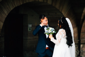 Von Norwegen nach Kassel, um zu heiraten Hochzeitsfotograf Kassel Bergpark WilhelmshöheOrangerie Inka Englisch Photography Hochzeitsreportage Aue Wedding Photographer Lifestyle Storytelling Schlosskapelle Zeremonie Trauung