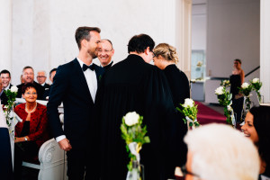 Von Norwegen nach Kassel, um zu heiraten Hochzeitsfotograf Kassel Bergpark WilhelmshöheOrangerie Inka Englisch Photography Hochzeitsreportage Aue Wedding Photographer Lifestyle Storytelling Schlosskapelle Zeremonie Trauung
