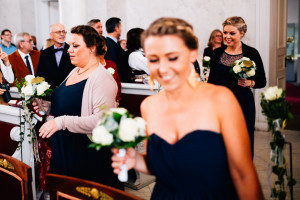 Von Norwegen nach Kassel, um zu heiraten Hochzeitsfotograf Kassel Bergpark WilhelmshöheOrangerie Inka Englisch Photography Hochzeitsreportage Aue Wedding Photographer Lifestyle Storytelling Schlosskapelle Zeremonie Trauung