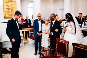 Von Norwegen nach Kassel, um zu heiraten Hochzeitsfotograf Kassel Bergpark WilhelmshöheOrangerie Inka Englisch Photography Hochzeitsreportage Aue Wedding Photographer Lifestyle Storytelling Schlosskapelle Zeremonie Trauung