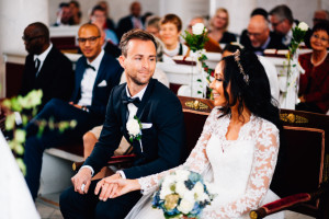 Von Norwegen nach Kassel, um zu heiraten Hochzeitsfotograf Kassel Bergpark WilhelmshöheOrangerie Inka Englisch Photography Hochzeitsreportage Aue Wedding Photographer Lifestyle Storytelling Schlosskapelle Zeremonie Trauung