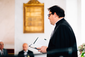 Von Norwegen nach Kassel, um zu heiraten Hochzeitsfotograf Kassel Bergpark WilhelmshöheOrangerie Inka Englisch Photography Hochzeitsreportage Aue Wedding Photographer Lifestyle Storytelling Schlosskapelle Zeremonie Trauung