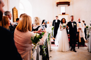 Von Norwegen nach Kassel, um zu heiraten Hochzeitsfotograf Kassel Bergpark WilhelmshöheOrangerie Inka Englisch Photography Hochzeitsreportage Aue Wedding Photographer Lifestyle Storytelling Schlosskapelle Zeremonie Trauung