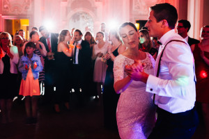 Babybauch Hochzeit auf Schloss Friedrichsstein Hochzeitsfotografie Kassel Bad Wildungen Hochzeitsfotograf Wedding Photographer Ganztagesreportage freie Trauung