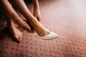 Babybauch Hochzeit auf Schloss Friedrichsstein Hochzeitsfotografie Kassel Bad Wildungen Hochzeitsfotograf Wedding Photographer Ganztagesreportage freie Trauung Getting Ready