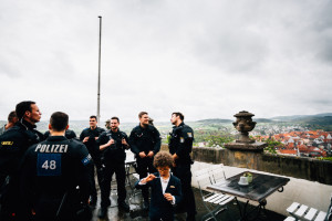 Babybauch Hochzeit auf Schloss Friedrichsstein Hochzeitsfotografie Kassel Bad Wildungen Hochzeitsfotograf Wedding Photographer Ganztagesreportage freie Trauung