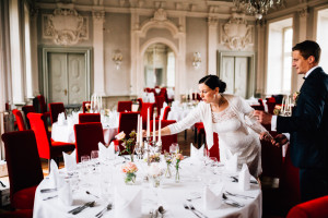 Babybauch Hochzeit auf Schloss Friedrichsstein Hochzeitsfotografie Kassel Bad Wildungen Hochzeitsfotograf Wedding Photographer Ganztagesreportage freie Trauung