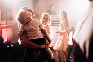 Hochzeit voller magic moments Fotograf Hotel Zur Sonne Hochzeitsfotografie Kassel Frankenberg Hochzeitsfotograf Wedding Photographer Ganztagesreportage Party