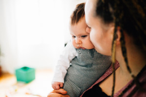 Familienhomestory zu viert Babyfotograf Kassel Babyshooting Kinder Shooting Homestory Fotograf Kassel Hann. Münden Göttingen Familienshooting zuhause Reportage Dokumentation Inka Englisch Photography