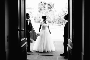 Sommerliche Hochzeit im Bergpark Wilhelmshöhe Fotograf Schlosshotel Schlosskapelle Hochzeitsfotografie Kassel Hochzeitsfotograf Wedding Photographer Ganztagesreportage Getting Ready First Look