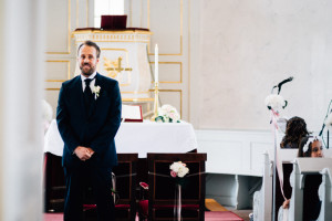 Sommerliche Hochzeit im Bergpark Wilhelmshöhe Fotograf Schlosshotel Schlosskapelle Hochzeitsfotografie Kassel Hochzeitsfotograf Wedding Photographer Ganztagesreportage Getting Ready First Look