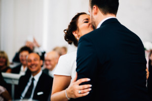 Sommerliche Hochzeit im Bergpark Wilhelmshöhe Fotograf Schlosshotel Schlosskapelle Hochzeitsfotografie Kassel Hochzeitsfotograf Wedding Photographer Ganztagesreportage Getting Ready First Look
