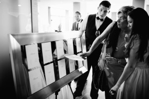 Sommerliche Hochzeit im Bergpark Wilhelmshöhe Fotograf Schlosshotel Schlosskapelle Hochzeitsfotografie Kassel Hochzeitsfotograf Wedding Photographer Ganztagesreportage Getting Ready First Look