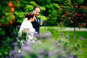 Sommerliche Hochzeit im Bergpark Wilhelmshöhe Fotograf Schlosshotel Schlosskapelle Hochzeitsfotografie Kassel Hochzeitsfotograf Wedding Photographer Ganztagesreportage Getting Ready First Look