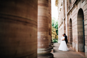 Sommerliche Hochzeit im Bergpark Wilhelmshöhe Fotograf Schlosshotel Schlosskapelle Hochzeitsfotografie Kassel Hochzeitsfotograf Wedding Photographer Ganztagesreportage Getting Ready First Look