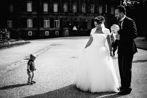 Sommerliche Hochzeit im Bergpark Wilhelmshöhe Fotograf Schlosshotel Schlosskapelle Hochzeitsfotografie Kassel Hochzeitsfotograf Wedding Photographer Ganztagesreportage Getting Ready First Look