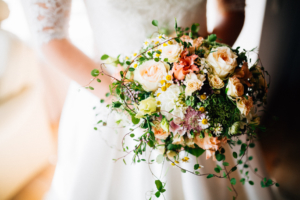 Hochzeitsfotograf Hochzeit Fotograf Hann. Münden Kassel Letzter Heller Inka Englisch 2018 Reportage Getting Ready Vorbereitungen Brautkleid Brautstrauß