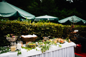 emotionale Hochzeit im Bergpark Wilhelmshöhe Kaskadenwirtschaft Grischaefer Inka Englisch 2018 freie Trauung Reportage Party