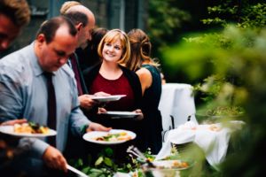 emotionale Hochzeit im Bergpark Wilhelmshöhe Kaskadenwirtschaft Grischaefer Inka Englisch 2018 freie Trauung Reportage Party