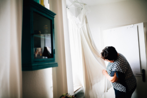 Hochzeitsfotograf Kassel Spiekershausen Fuldagarten Inka Englisch 2018 freie Trauung Reportage Vorbereitungen Getting Ready