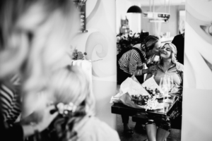 Hochzeitsfotograf Kassel Spiekershausen Fuldagarten Inka Englisch 2018 freie Trauung Reportage Vorbereitungen Getting Ready