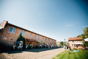 Wenn das Herz JA sagt ... Hochzeit im Kloster Chorin Hochzeitsfotograf Kassel Inka Englisch Photography Wedding Deko Hochzeitsreportage Berlin Landhof Liepe Sommer