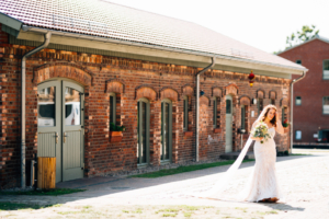 Wenn das Herz JA sagt ... Hochzeit im Kloster Chorin Hochzeitsfotograf Kassel Inka Englisch Photography Wedding Deko Hochzeitsreportage Berlin Landhof Liepe Sommer First Look