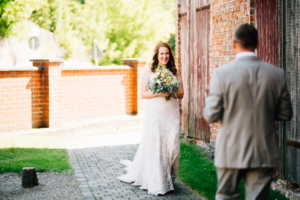 Wenn das Herz JA sagt ... Hochzeit im Kloster Chorin Hochzeitsfotograf Kassel Inka Englisch Photography Wedding Deko Hochzeitsreportage Berlin Landhof Liepe Sommer First Look