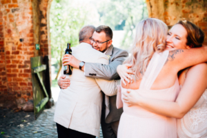 Wenn das Herz JA sagt ... Hochzeit im Kloster Chorin Hochzeitsfotograf Kassel Inka Englisch Photography Wedding Deko Hochzeitsreportage Berlin Landhof Liepe Sommer Trauung Sektempfang