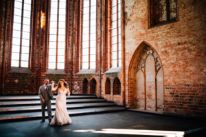 Wenn das Herz JA sagt ... Hochzeit im Kloster Chorin Hochzeitsfotograf Kassel Inka Englisch Photography Wedding Deko Hochzeitsreportage Berlin Landhof Liepe Sommer Trauung Portraits