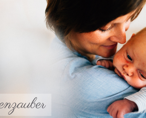 Familienzauber der ersten Tage gemeinsam ... Babyshooting Kassel Baunatal Nordhessen Schwalm-Eder-Kreis Fotograf Baby Neugeborenes Homestory Geschwister zuhause