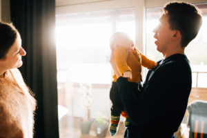 Zauberhafte Zeit mit Neugeborenem Homestory Babyshooting Kassel Neugeboren Familie Inka Englisch Familienshooting Shooting Kassel zuhause 2020