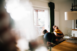 Zauberhafte Zeit mit Neugeborenem Homestory Babyshooting Kassel Neugeboren Familie Inka Englisch Familienshooting Shooting Kassel zuhause 2020