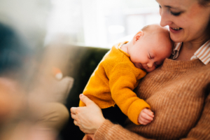Zauberhafte Zeit mit Neugeborenem Homestory Babyshooting Kassel Neugeboren Familie Inka Englisch Familienshooting Shooting Kassel zuhause 2020
