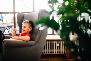 gemeinsam warten ... Babybauch-Homestory bei Kassel Babybauch Homestory Shooting Familie Babybauchshooting Geschwister Kassel zuhause 2020 Inka Englisch