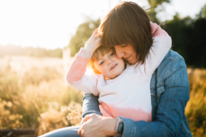 Komm mit mir ins Abenteuerland - Familienshoot bei Kassel Familienshooting Kindershooting Kinderfotograf Kassel Inka Englisch Homestory outdoor Sonnenuntergang Fotograf