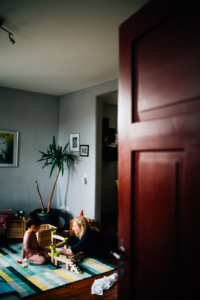 Leben, wovon Kinderwelten träumen Homestory Kassel Familienshooting Kassel Fotograf Kinder Inka Englisch Babyshooting Neugeborenenshooting Newbornshooting Babyfotograf zuhause Alpaka
