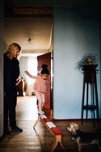 Leben, wovon Kinderwelten träumen Homestory Kassel Familienshooting Kassel Fotograf Kinder Inka Englisch Babyshooting Neugeborenenshooting Newbornshooting Babyfotograf zuhause Alpaka