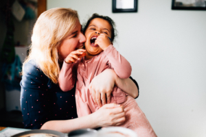 Leben, wovon Kinderwelten träumen Homestory Kassel Familienshooting Kassel Fotograf Kinder Inka Englisch Babyshooting Neugeborenenshooting Newbornshooting Babyfotograf zuhause Alpaka