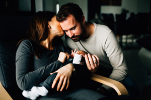 Babyzauber Babyshooting Kassel Inka Englisch Homestory Neugeborene Familienshooting zuhause