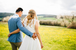 Heiraten zu zweit Hochzeitsfotografie Hochzeitsreportage Brautpaar Kassel Inka Englisch Hund